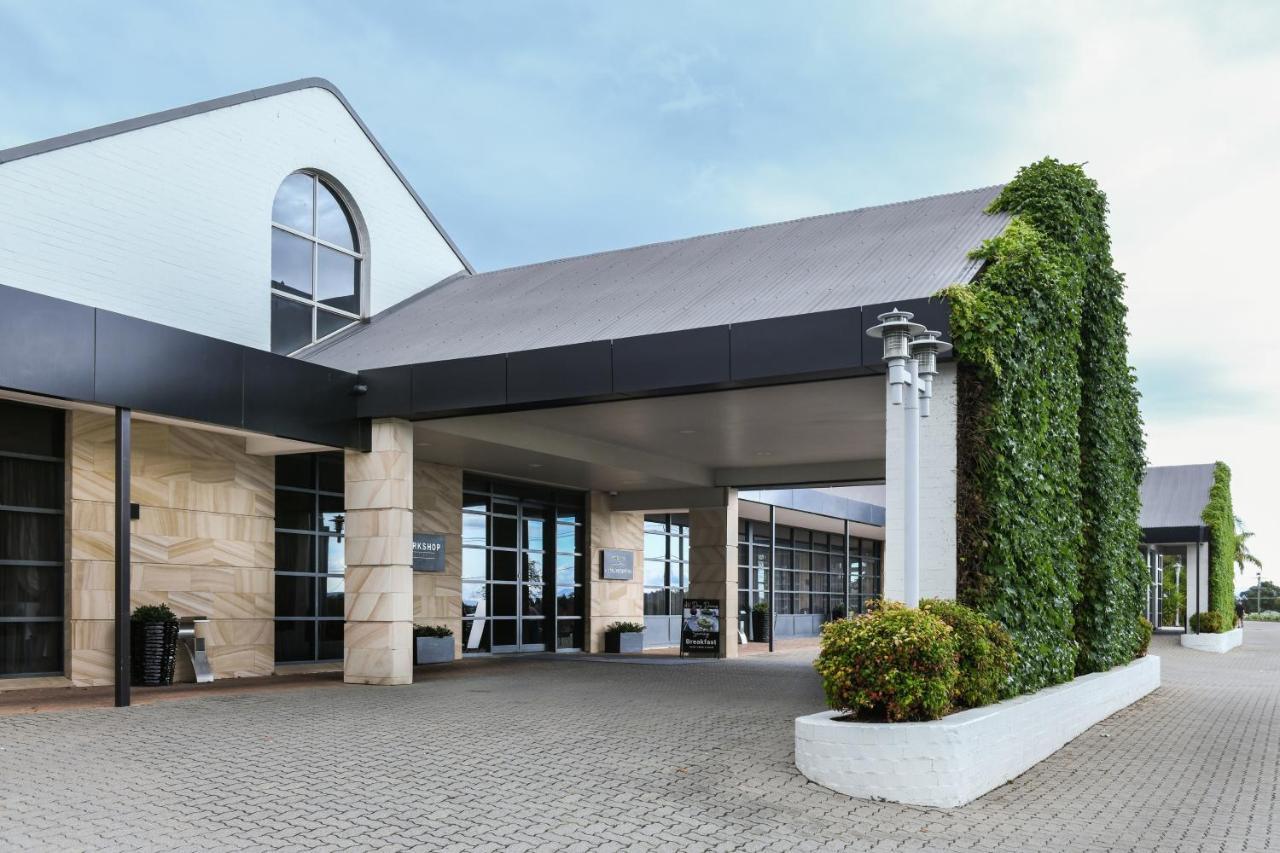 Powerhouse Hotel Tamworth By Rydges Luaran gambar The entrance to the hotel
