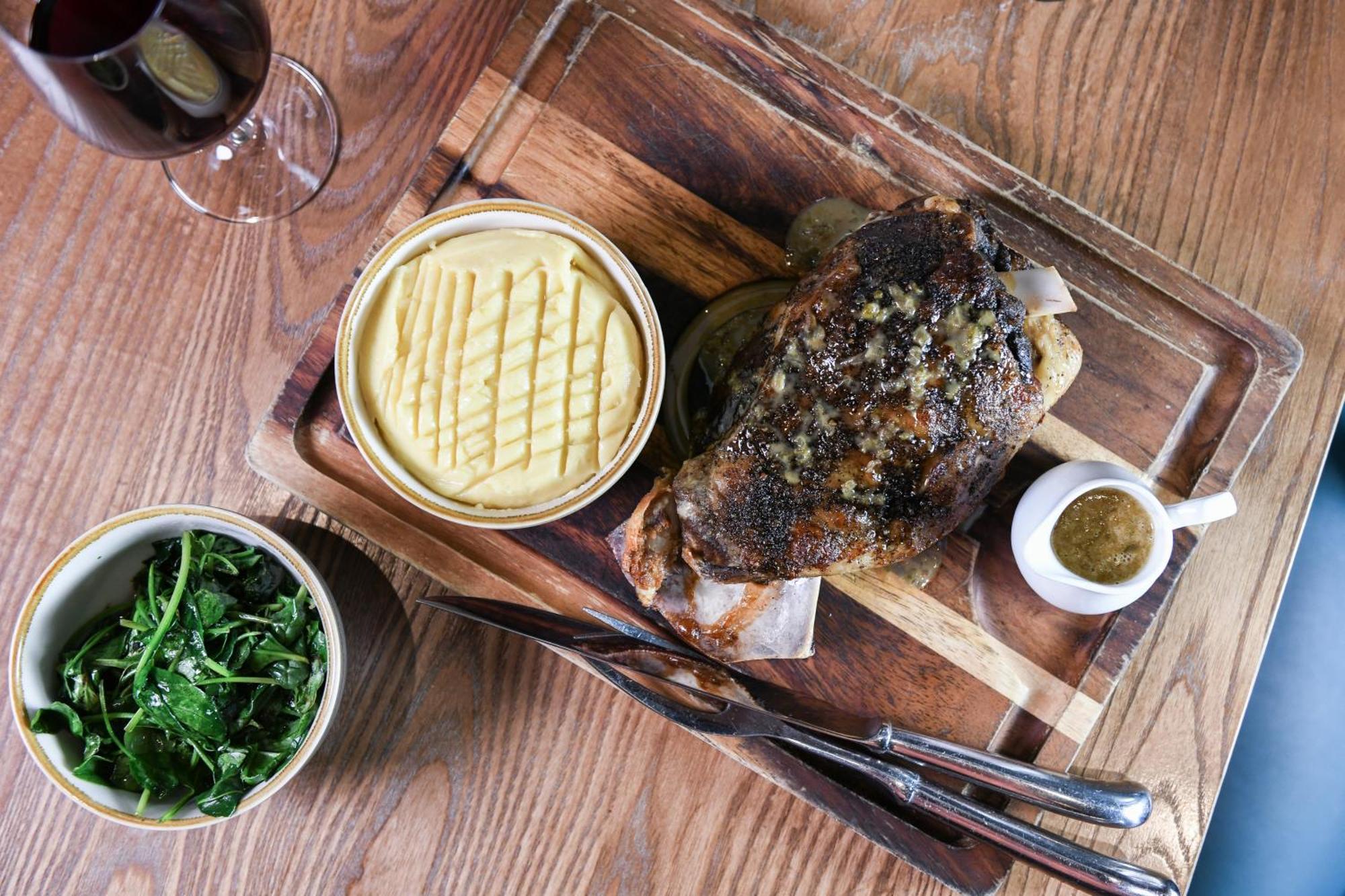 Powerhouse Hotel Tamworth By Rydges Luaran gambar A whole turbot