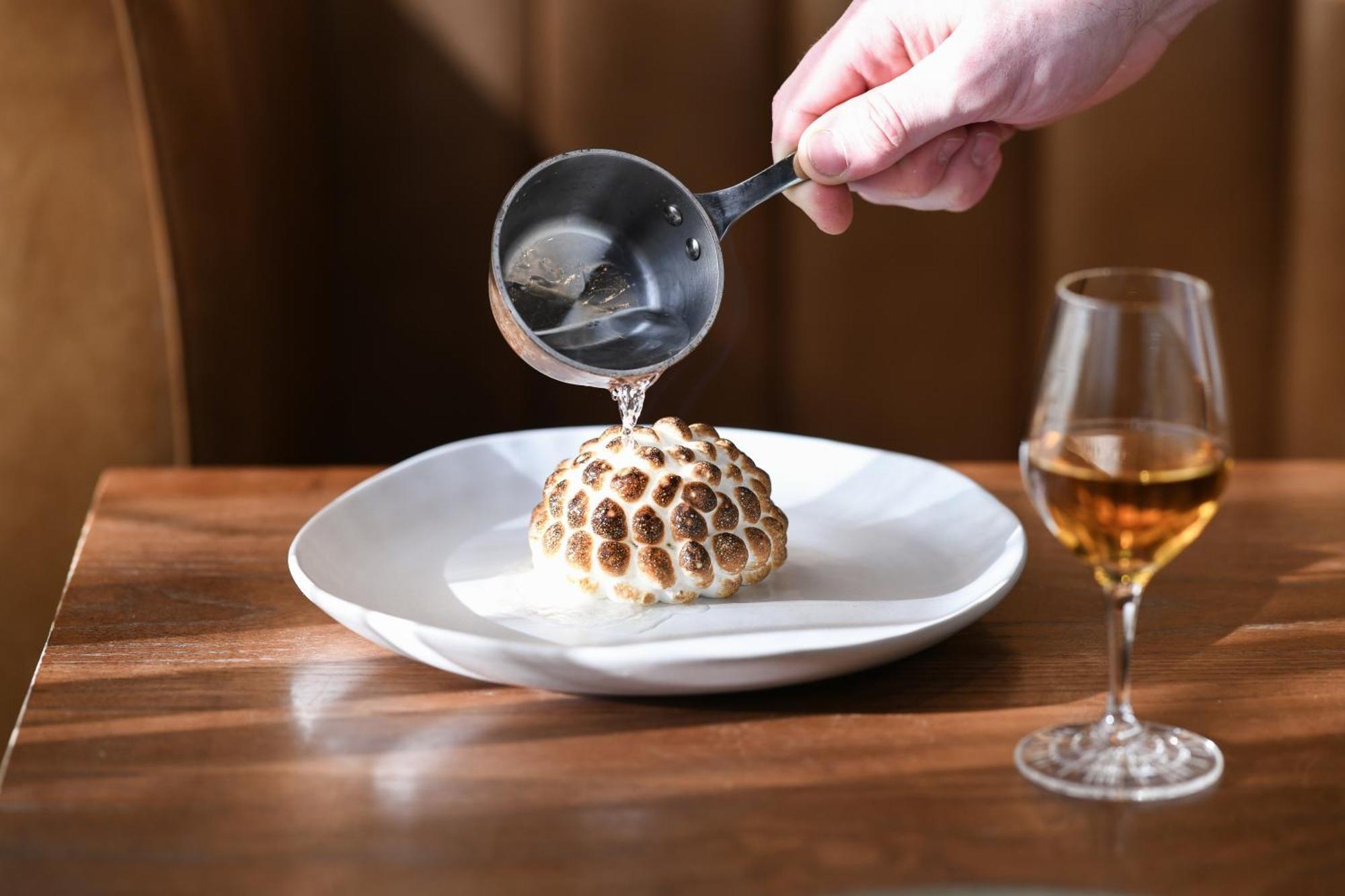Powerhouse Hotel Tamworth By Rydges Luaran gambar A quenelle being poured with Nantua sauce